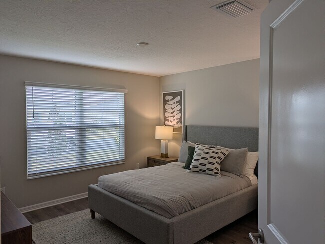 Building Photo - 1750 Debellis Ln