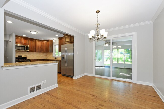 Building Photo - 433 Hackberry Rd