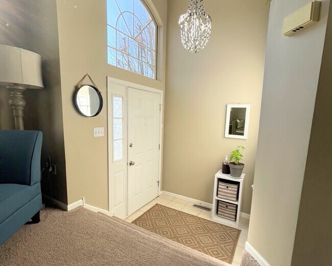 Building Photo - 4085 Waterford Dr