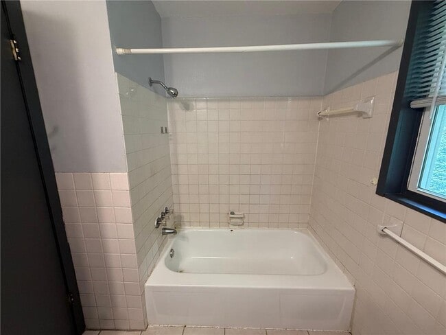 Building Photo - 415 Belle Aire Dr