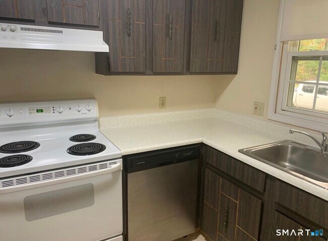 Building Photo - 171 Kinney St