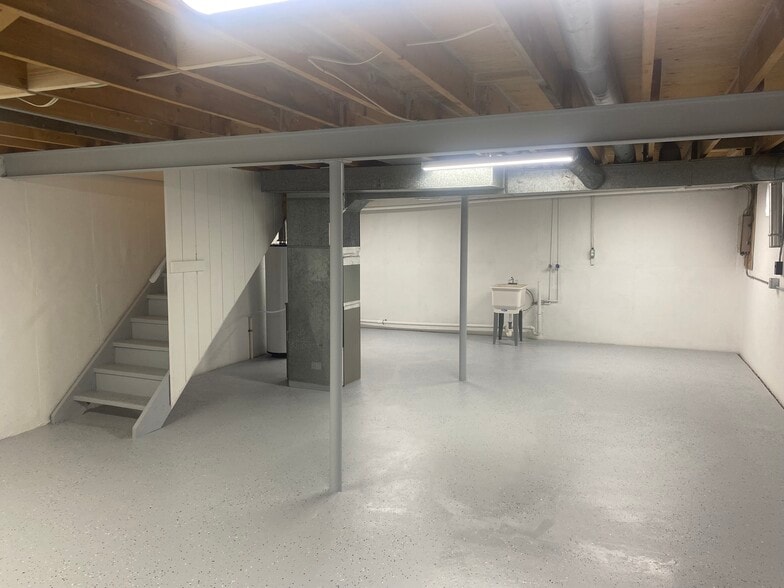 Building Photo - 74 Willowick Dr