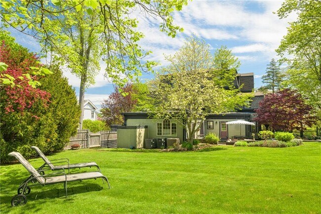 Building Photo - 287 Gibbs Ave