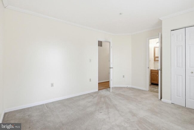 Building Photo - 206 N Towne Ct