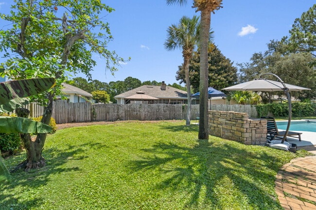 Building Photo - 374 S Shore Dr