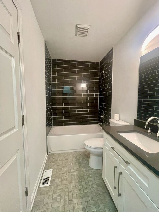 Building Photo - Cozy Bungalow in Atlanta's Westside