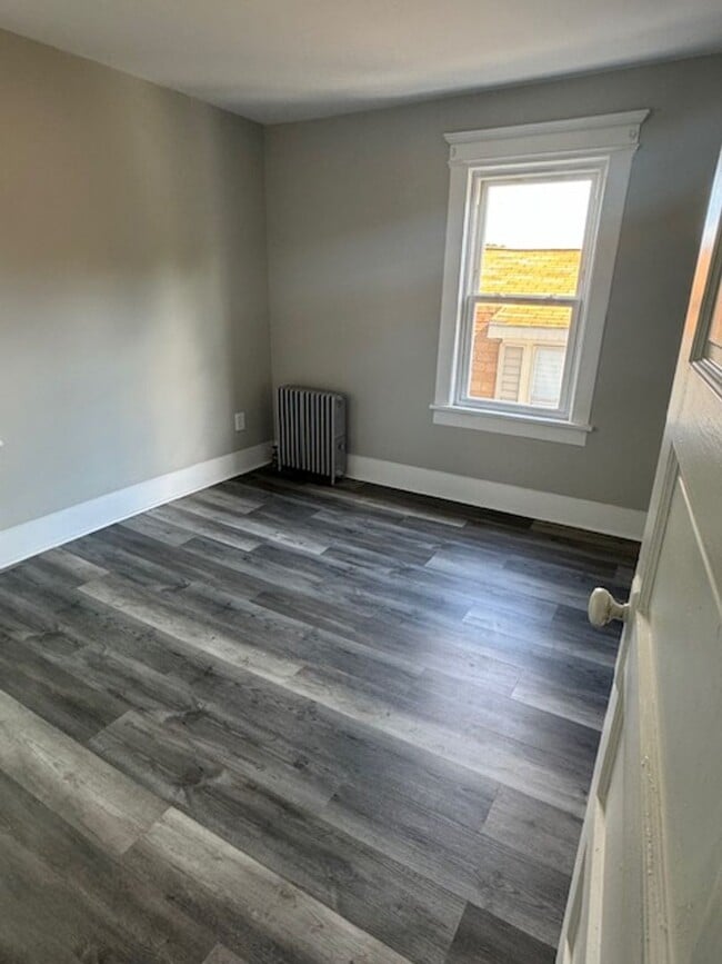 Building Photo - 3 bedroom