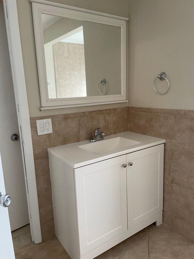 Building Photo - 4702 SW 67th Ave