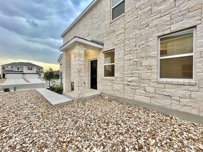 Building Photo - 2415 Lakey Cv