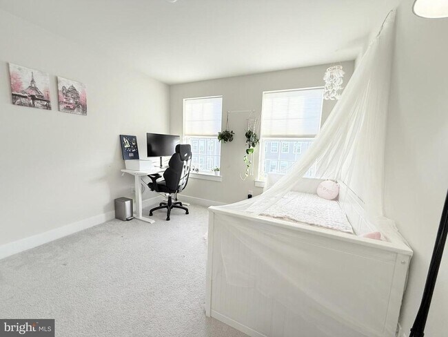 Building Photo - 214 Red Leaf Ln