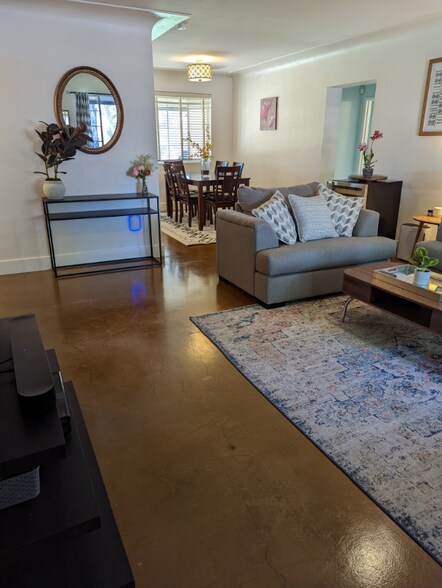 Building Photo - 2519 E Montecito Ave