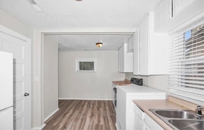 Building Photo - 4013 9th Ave SW
