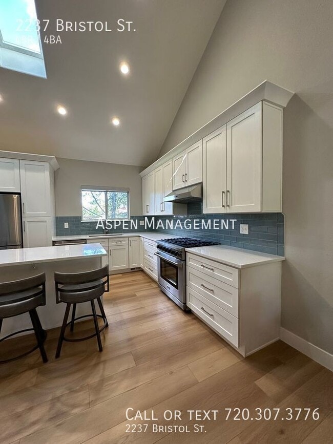 Building Photo - 2237 Bristol St