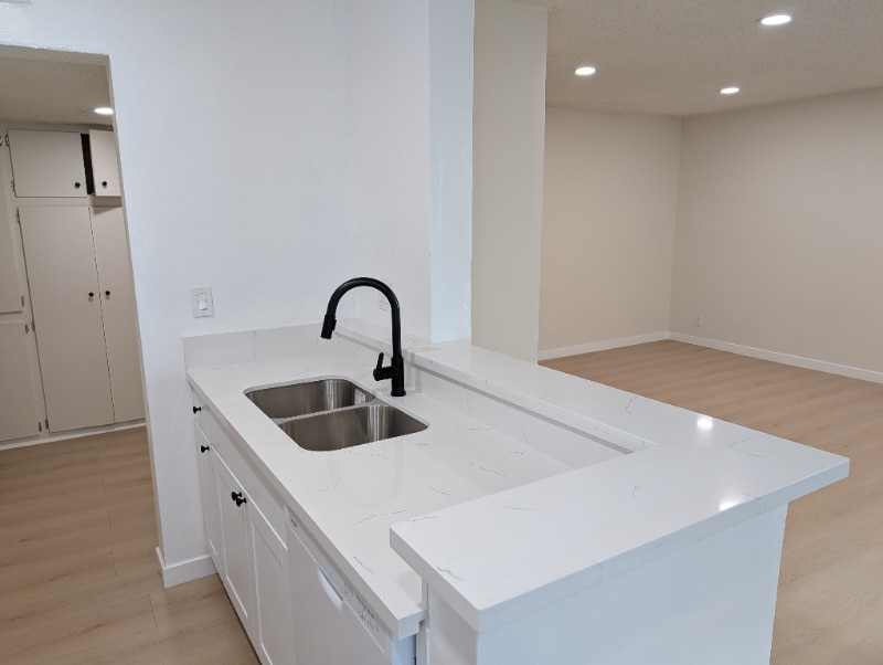 Building Photo - 5252 Hermitage Ave