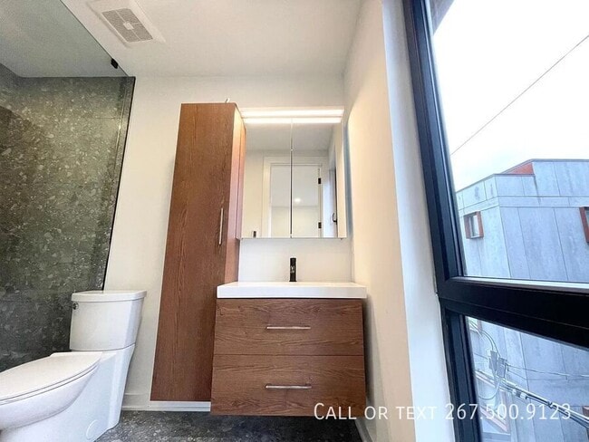 Building Photo - 1306 N Front St