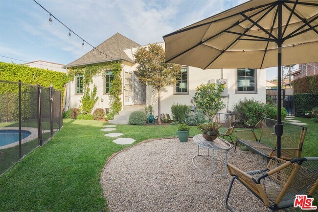 Building Photo - 513 N Mansfield Ave