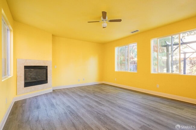 Building Photo - 5476 Summerfield Dr