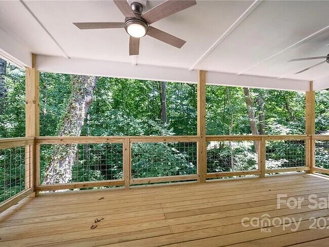 Building Photo - 10 Beryl Ct