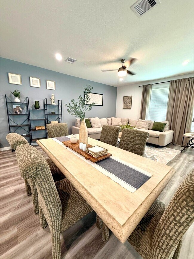 Building Photo - 12308 Greenwood St