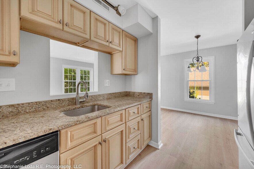 Building Photo - 22 Newberry Ln