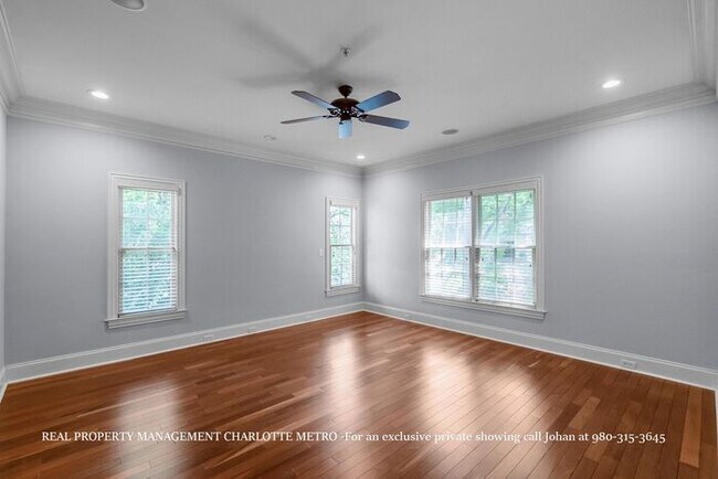 Building Photo - Luxurious 4 Bedroom, 5.5 Bathroom Townhome on Prestigious Queens Road. Contact (980) 315-3645 for...