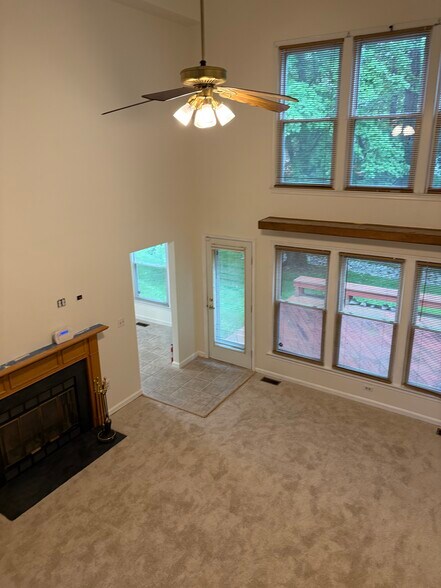 Building Photo - 14208 Greenview Dr