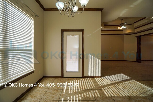Building Photo - Executive Home in Yukon Schools