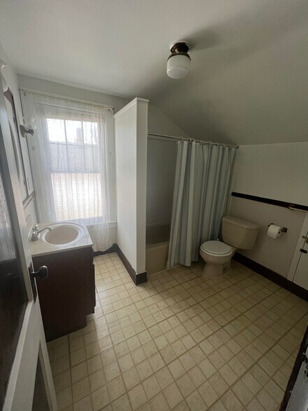 Bathroom - 901 Michigan Ave