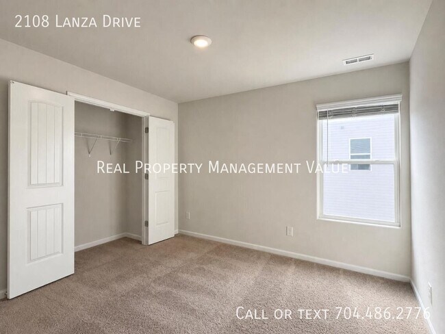 Building Photo - 2108 Lanza Dr