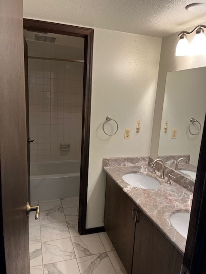 Building Photo - 805 29th St