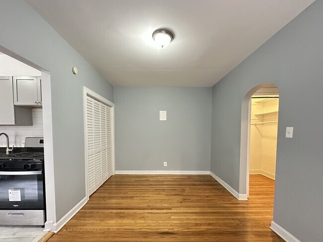 Building Photo - 6347 N Magnolia Ave