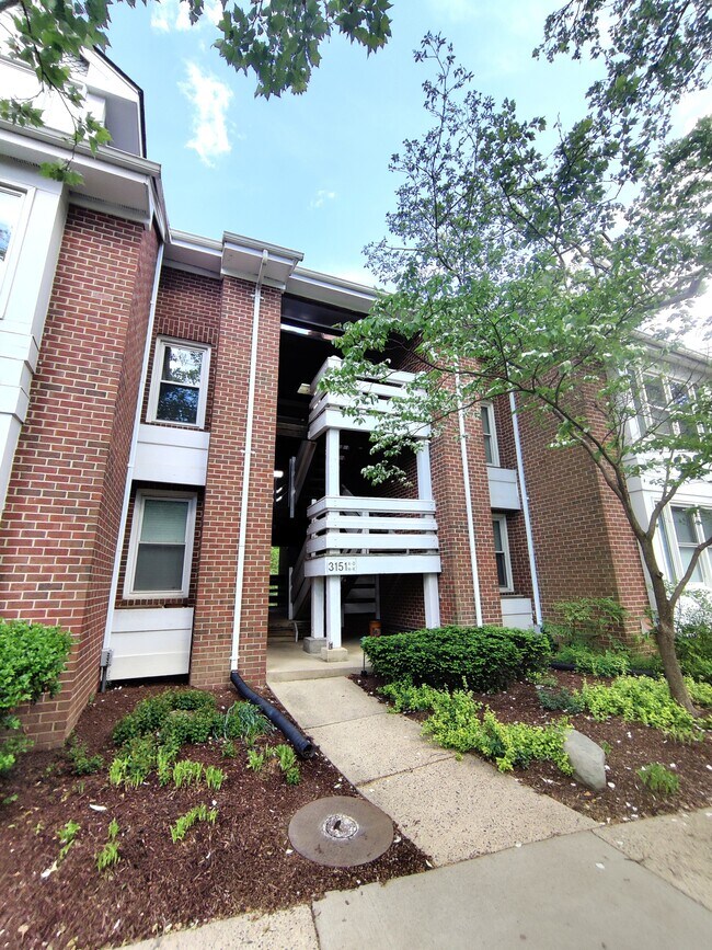 Building Photo - 3151D Covewood Ct