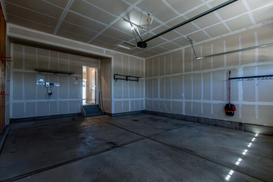 Building Photo - 8136 Lookout Ct