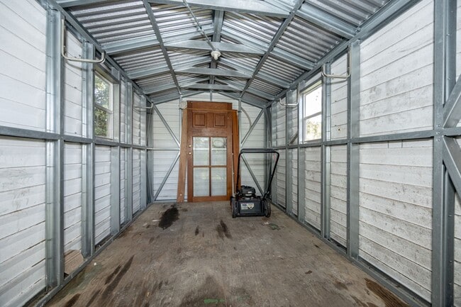 Building Photo - 3 Bed 1 Bath Home In Pascagoula - New Appliances