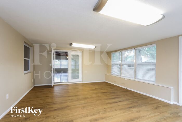 Building Photo - 5425 13th Ave N