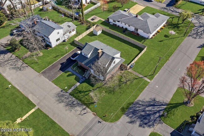 Building Photo - 227 Chatham Ave