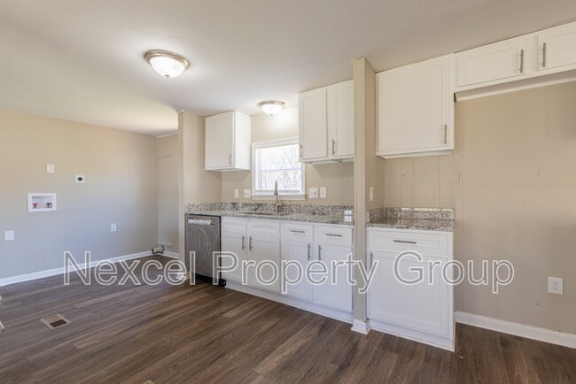 Building Photo - 7449 Malone Rd