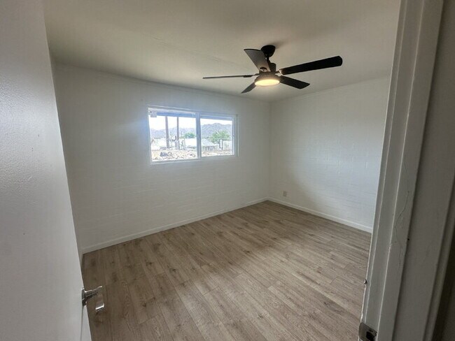 Building Photo - 327 Fairhaven Rd