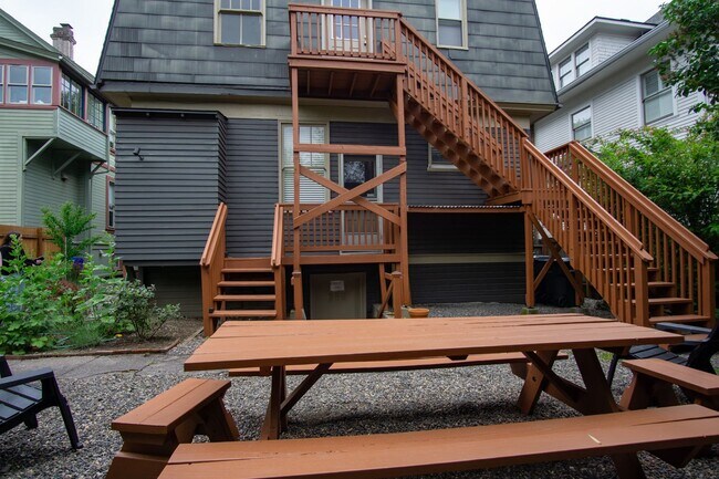 Building Photo - Top Floor Corner Flat in GORGEOUS 1886 Nob...