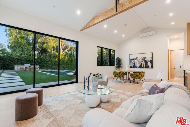 Building Photo - 5064 Encino Ave