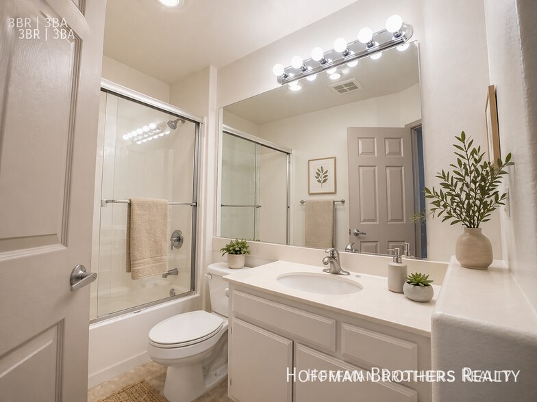 Building Photo - 10133 Tabor St