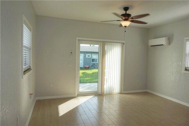 Building Photo - 14026 E Parsley Dr