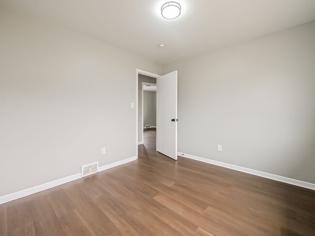 Building Photo - AVAILABLE NOW! Charming 3-Bed Home with Spacious Yard in Van Buren Township