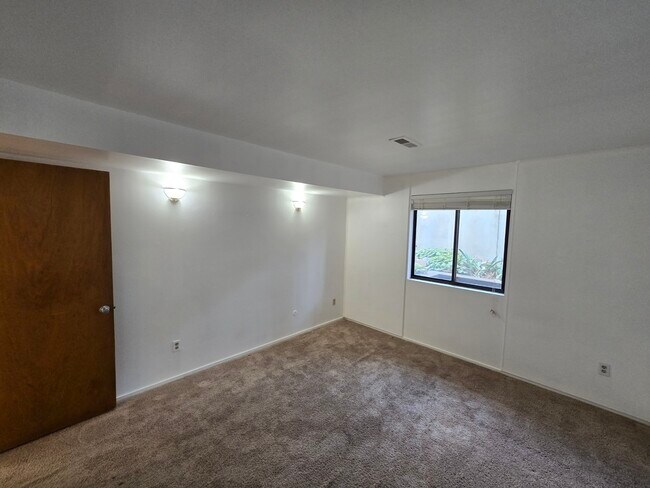 Building Photo - 425 S 1000 E