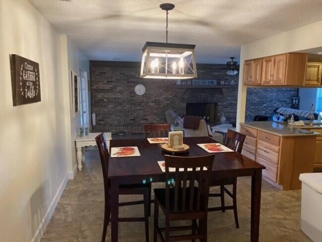 Building Photo - 3/2.5 in Sebastian FL