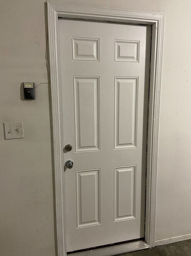 Building Photo - Home For Rent