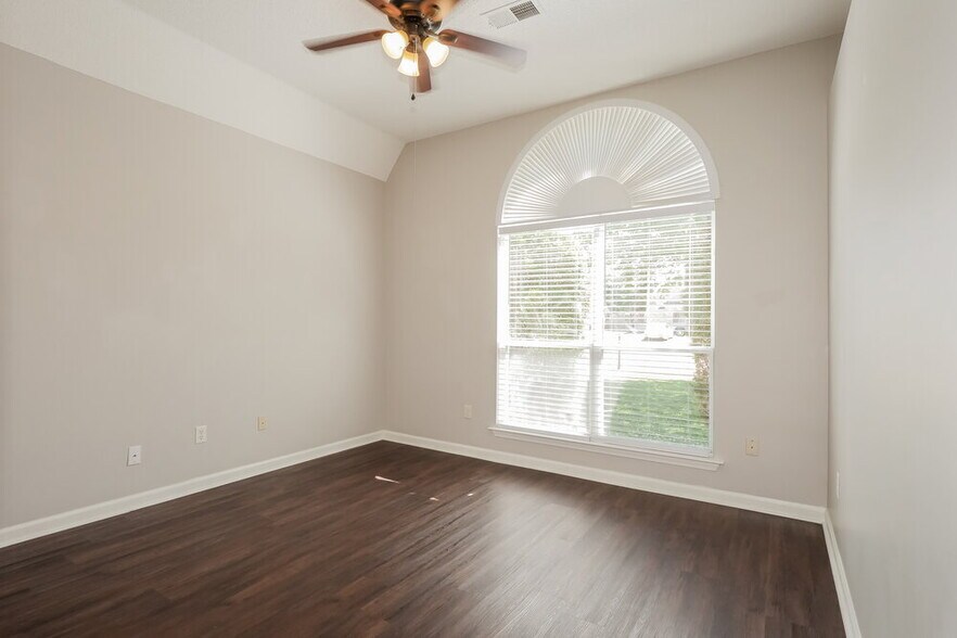 Building Photo - 6391 Braybourne Main