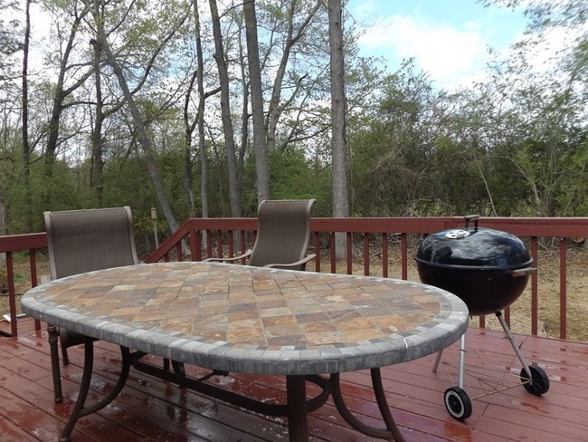 Building Photo - 2000 Ridgewood Dr