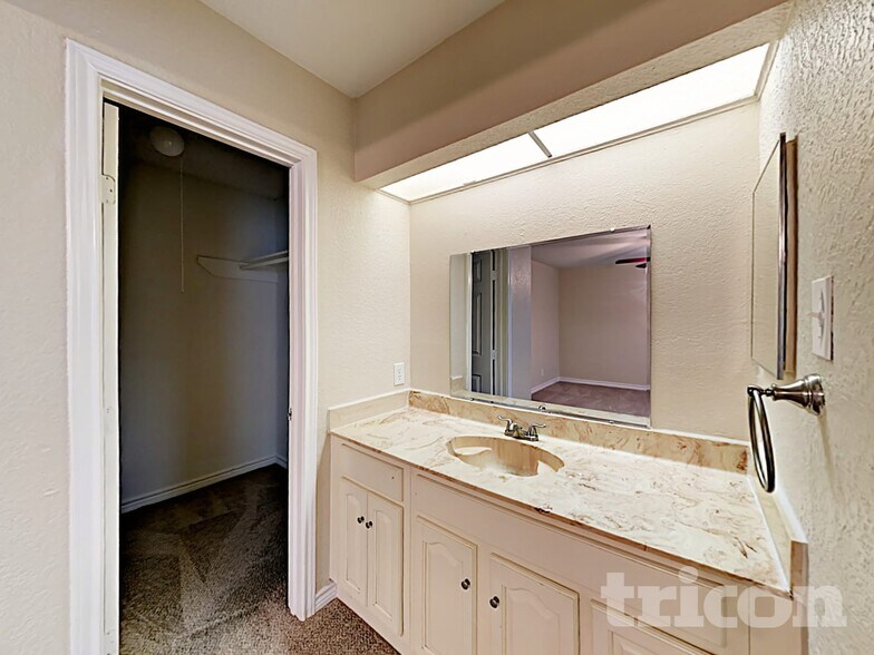 Building Photo - 6515 Ridge Cir Dr