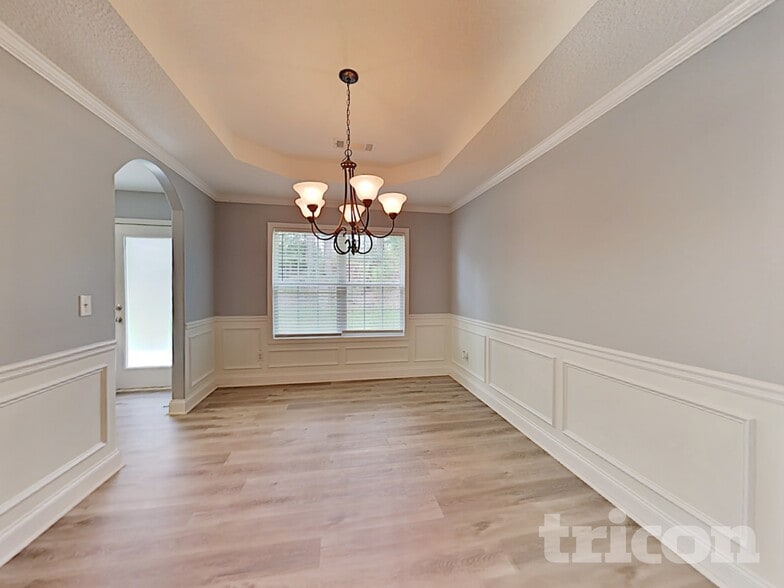 Building Photo - 527 Embassy Walk